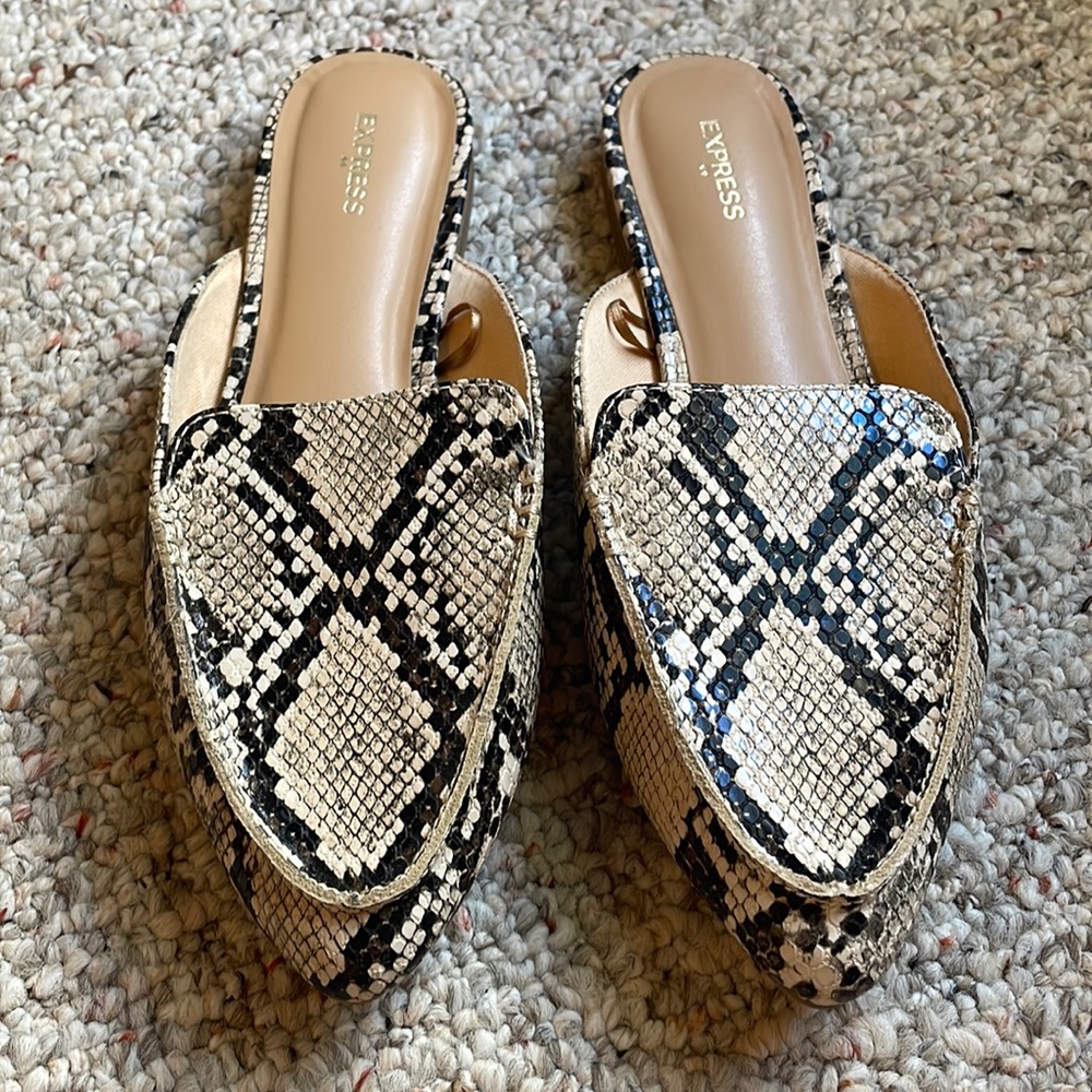 Express snakeskin dress flat shoes size 8
